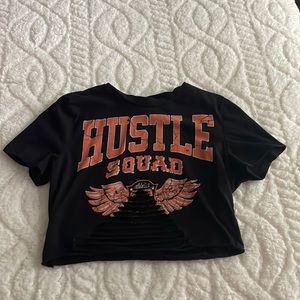 I’m selling a very nice crop top, the condition and very good never worn